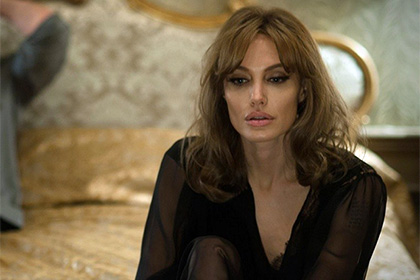 Анджелину Джоли высмеяли за макияж