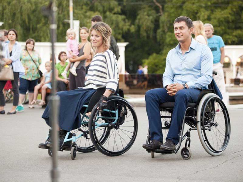 Павел Прилучный сел в инвалидную коляску 
