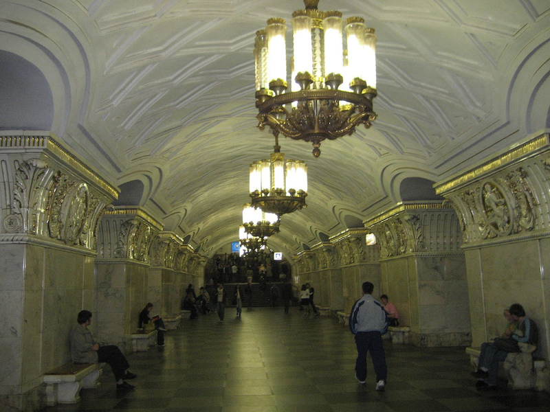 Московское метро превратилось в киностудию