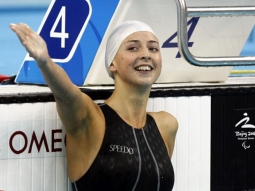 Двукратная паралимпийская чемпионка по плаванию: 